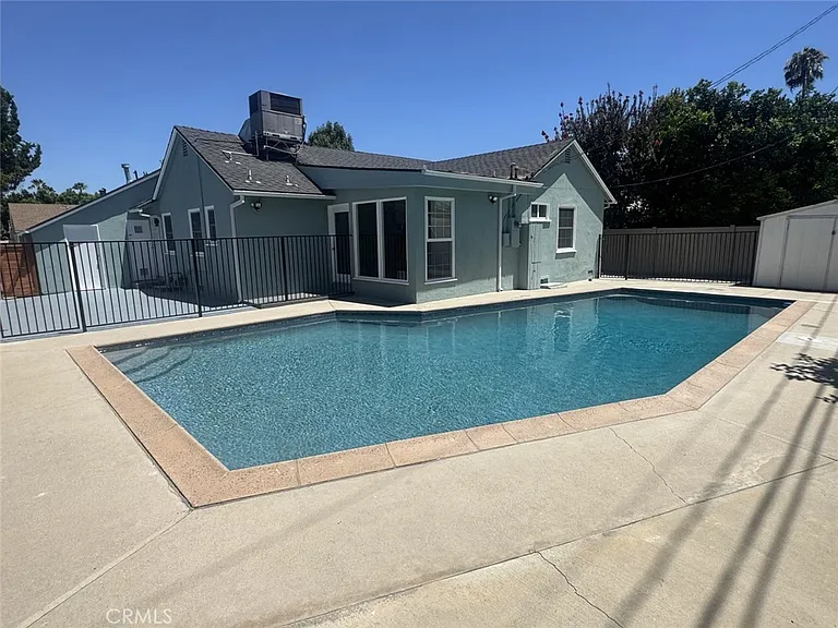 7245 Wish Ave — Photo 20