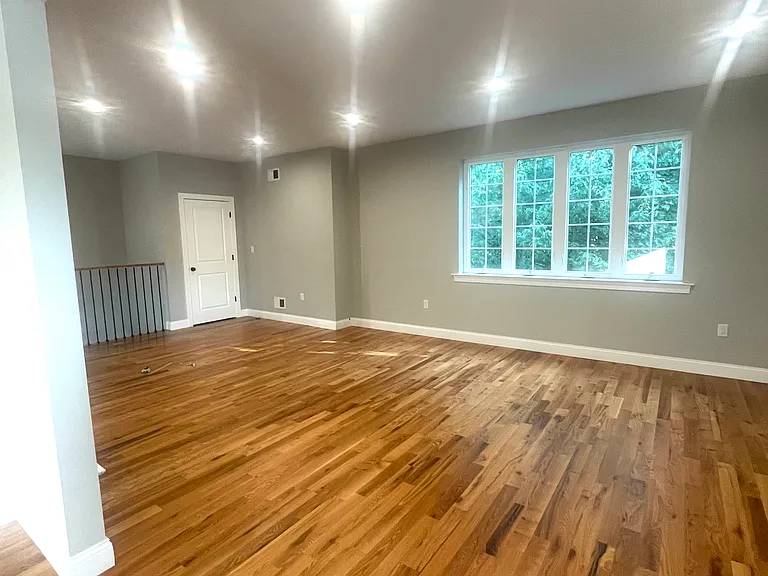347 Beach Ave #B — Photo 1