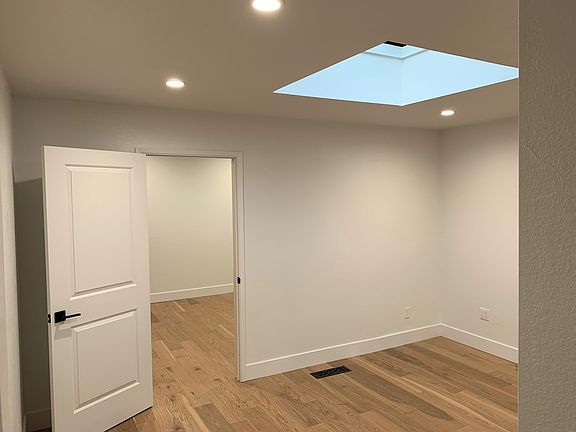3rd image of 182 Avenida Barbera