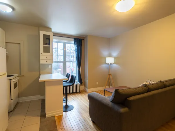 140 Stewart St #3, Ottawa, ON K1N 6J5