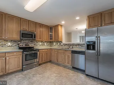 4 bed, 2256 sqft, $1,850 — Photo 2