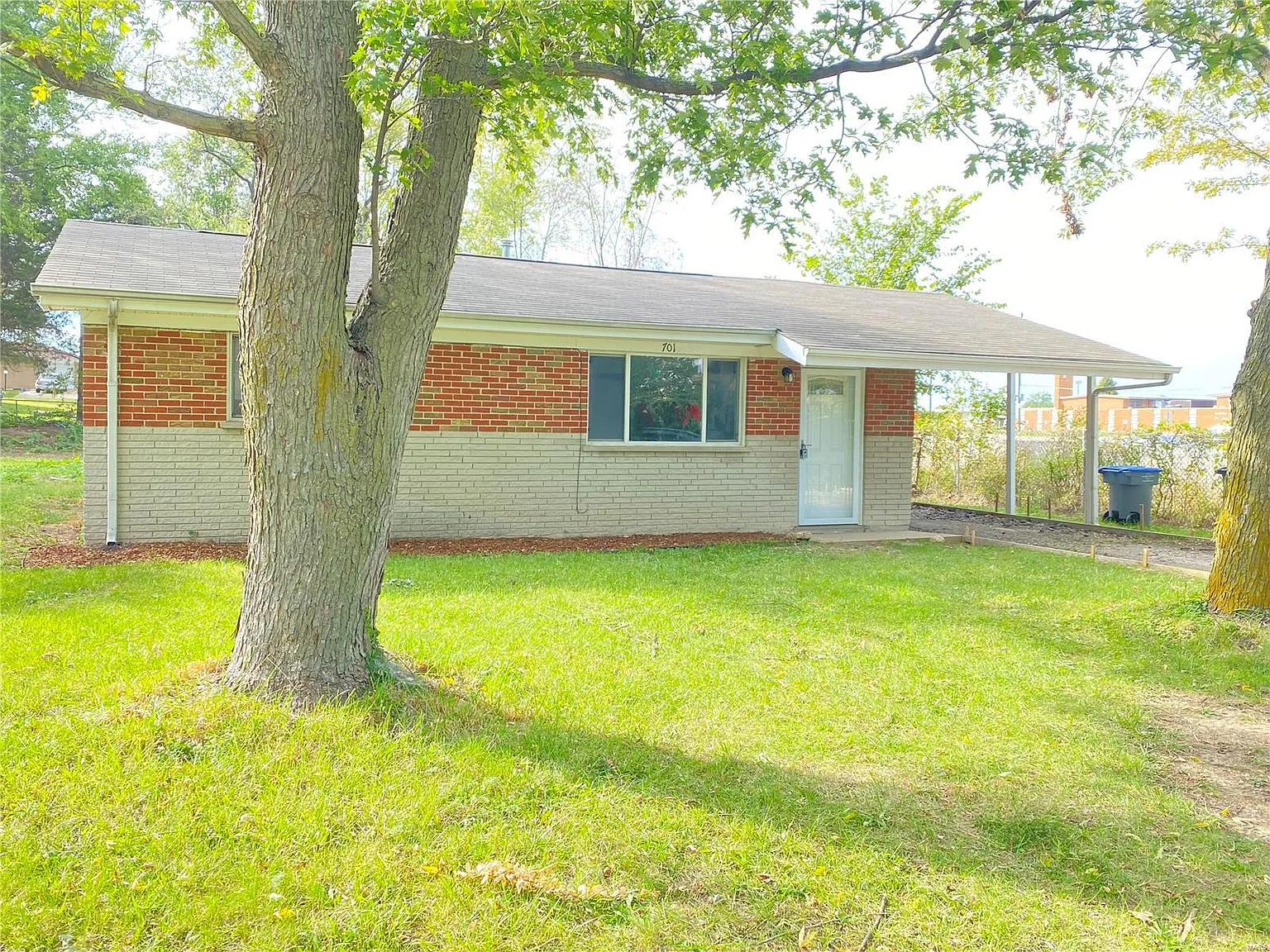 701 Plaza Dr photo 1