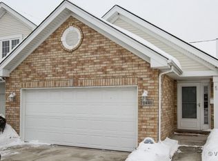 11440 Foxwoods Dr, Oak Lawn, IL 60453
