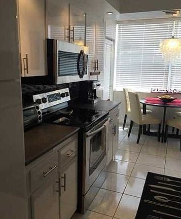 2nd image of 18011 Biscayne Blvd APT 701
