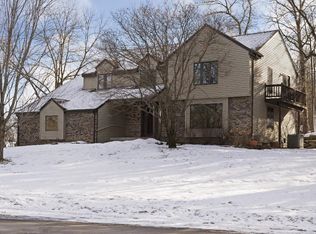 8729 Wood Cliff Rd, Bloomington, MN 55438