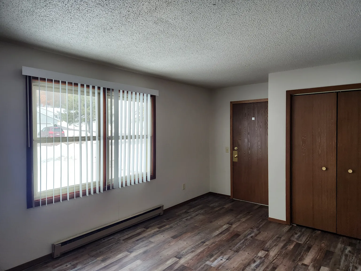 2 bed, 1.0 bath, $990 — Photo 3