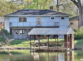 30336 Sunset Dr, Girard, IL 62640