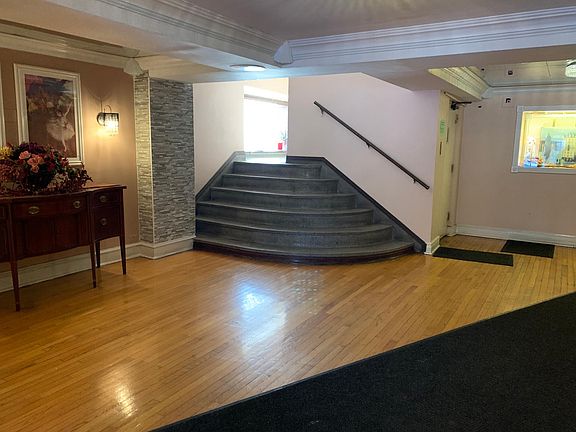 5th image of 920 W Carmen Ave #1