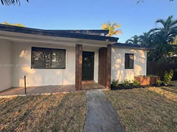 3 Ronald Rd, West Park, FL 33023