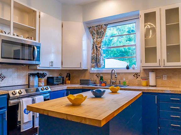 3rd image of 1007 E 12th Ave