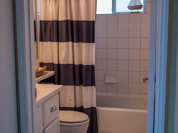 2nd image of 11843 NE 105th Ln
