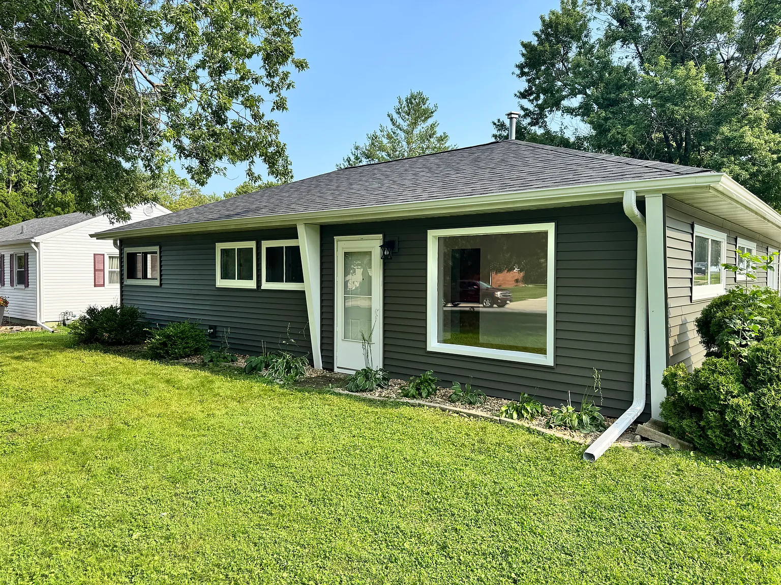 3 bed, 1240 sqft, $1,600 — Photo 1