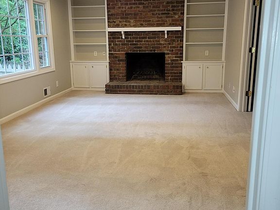 5th image of 4050 Candler Lake Ct NE