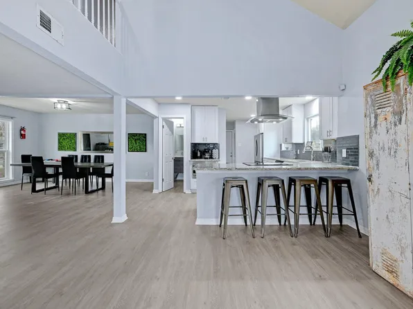 827 Briarcliff Dr, San Antonio, TX 78213