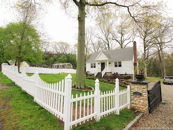 Charming Curb appeal!