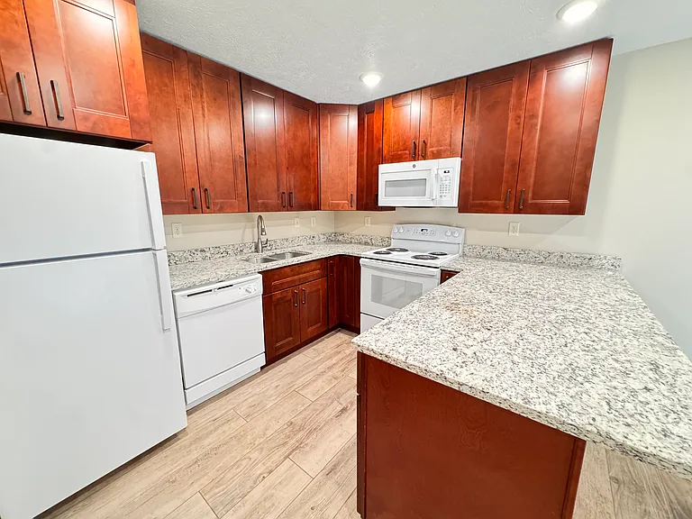 4402 S 27th St #6 — Photo 1