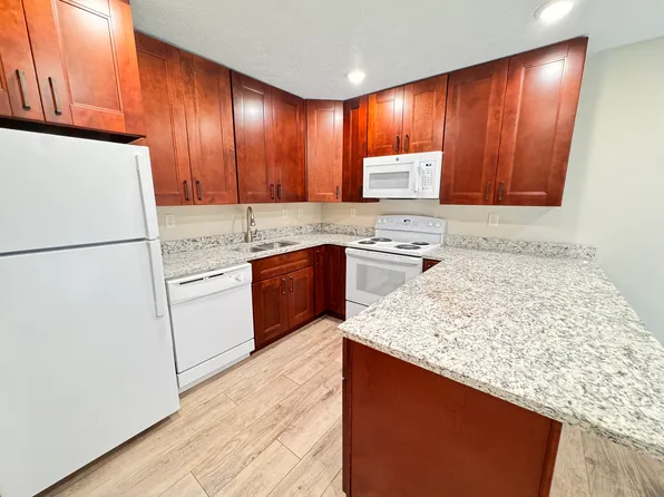 4402 S 27th St #6, Lincoln, NE 68512