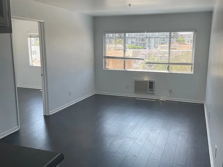 256 S Rampart Blvd — Photo 30