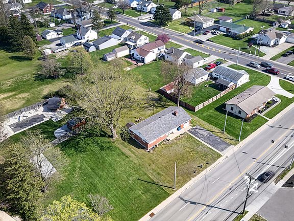 4th image of 303 N Sunset Dr