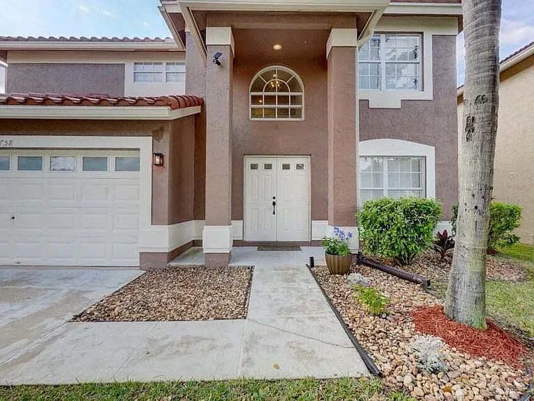 10758 Lake Jasmine Dr — Photo 2