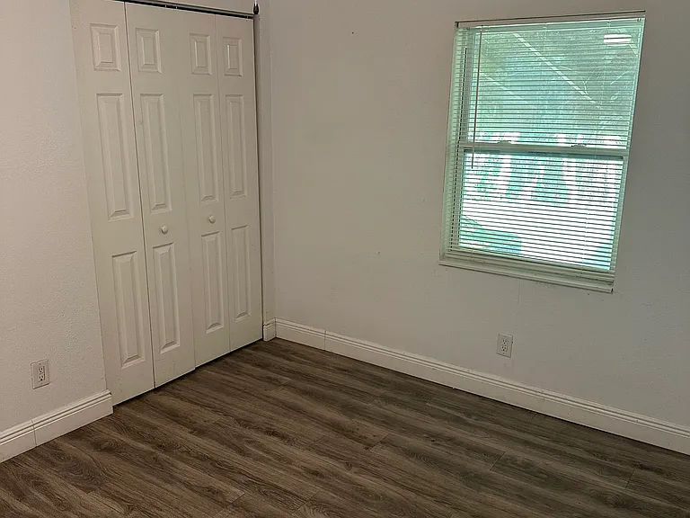 324 Seminola Blvd #B — Photo 9