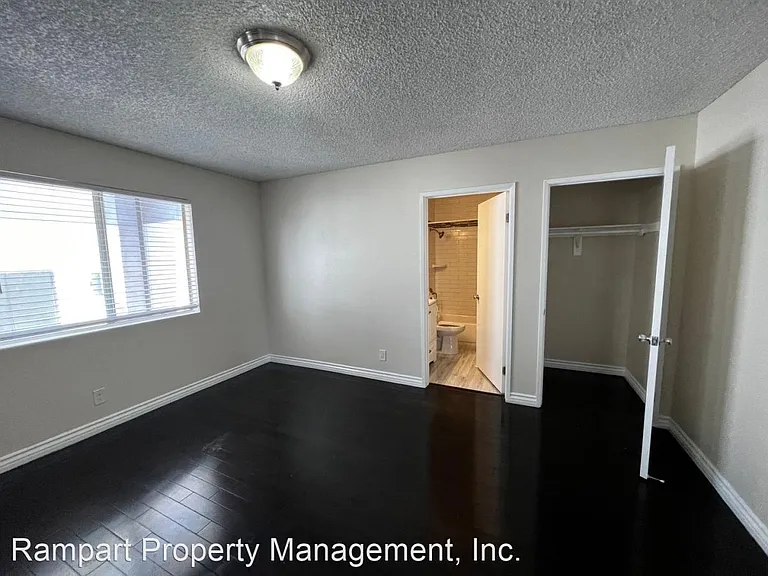 981 Everett St #5 — Photo 15