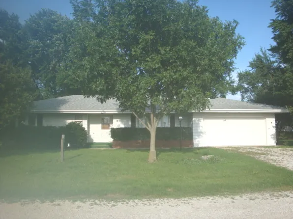 498 Park St, Cissna Park, IL 60924