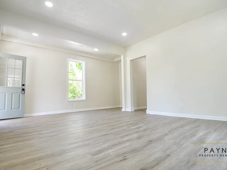 2609 Thomas St — Photo 5