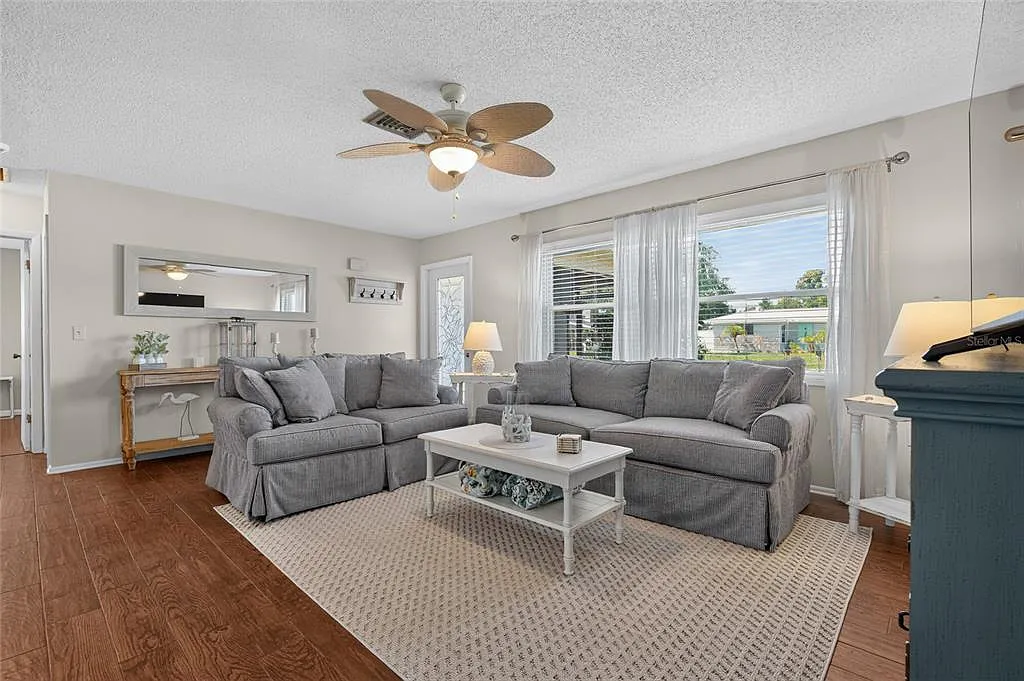 3 bed, 2.0 bath, 1606 sqft, $3,000 — Photo 4