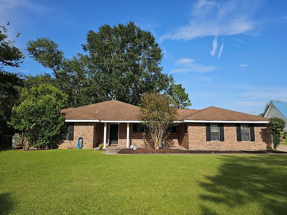 1st image of 102 Rustic Ln