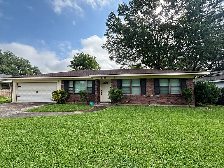 1605 Captain Shreve Dr — Photo 1