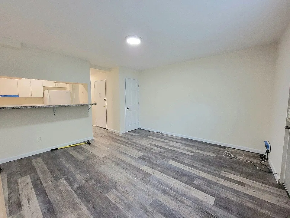 76-22 Grand Central Pkwy #4L