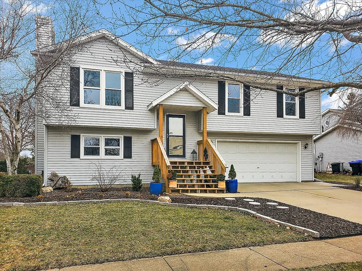 1103 Chatham Ln photo 1