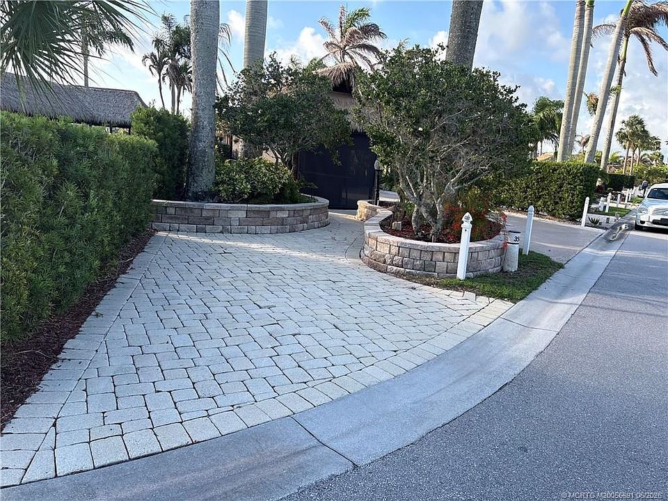1st image of 350 NW Foursome Ln