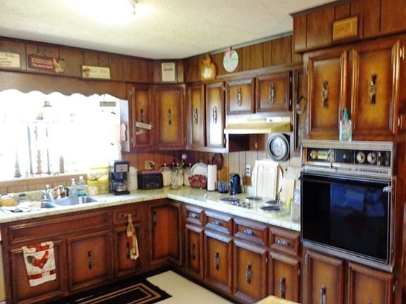 3rd image of 205 W Henry St