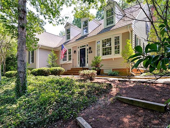 2nd image of 104 Royal Saint Georges