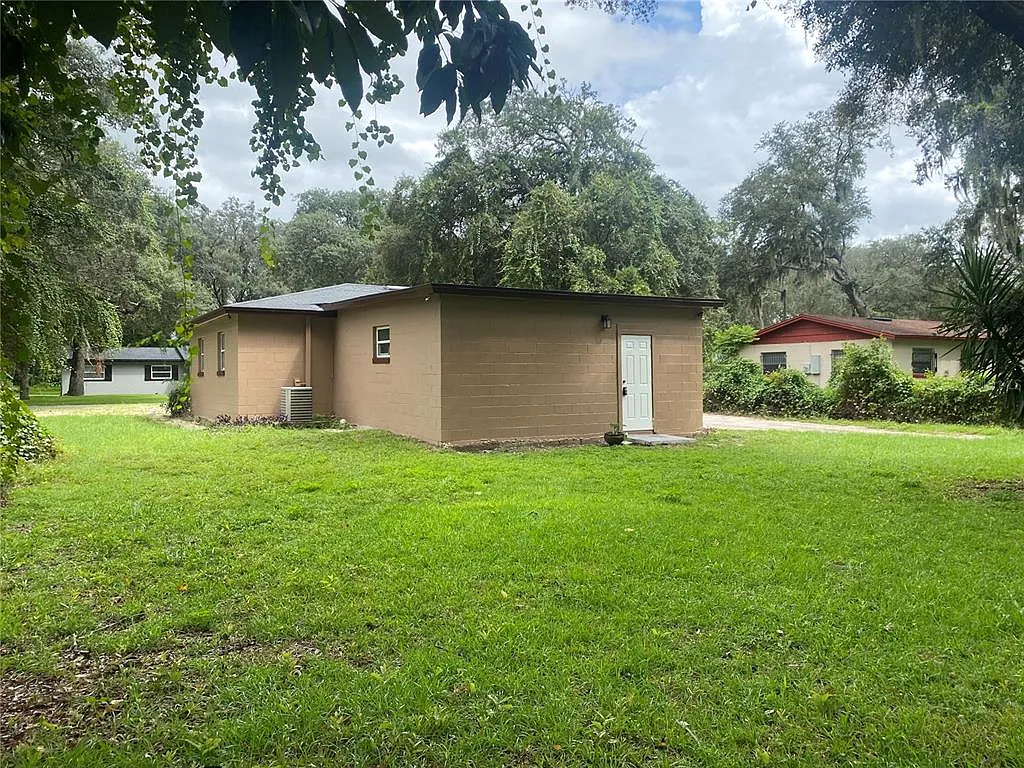 3 bed, 2.0 bath, 888 sqft, $2,300 — Photo 4