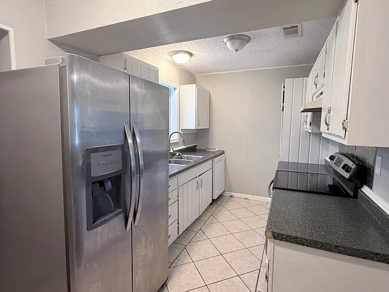 902 Lucerne Ave — Photo 5