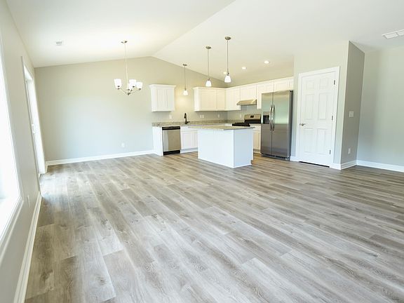 2nd image of 1750 Meadowlark Ln