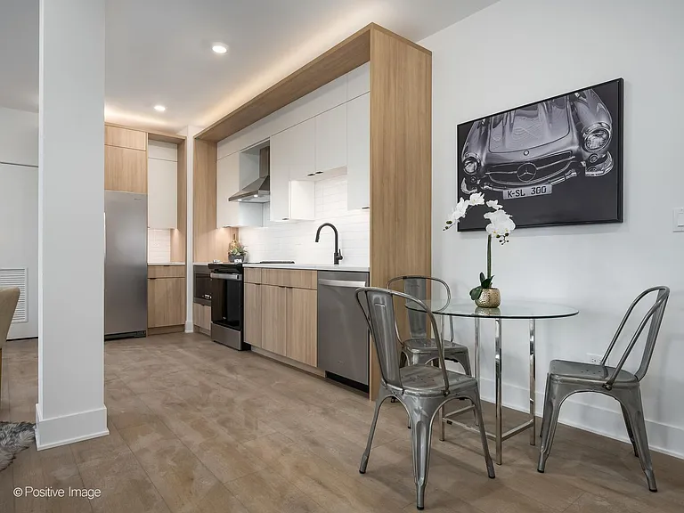 4713 N Clark St #401 — Photo 9