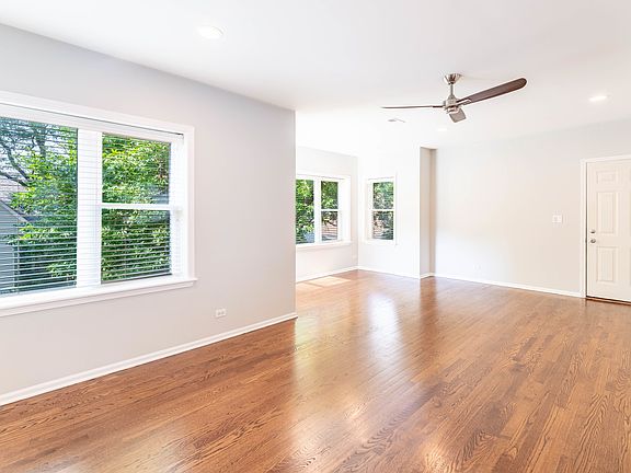 4th image of 3523 W Berteau Ave APT 2W