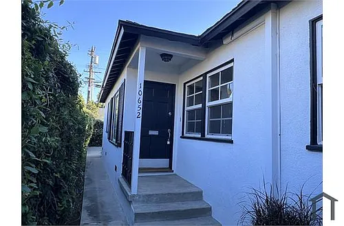 10652 Camarillo St Photo 1