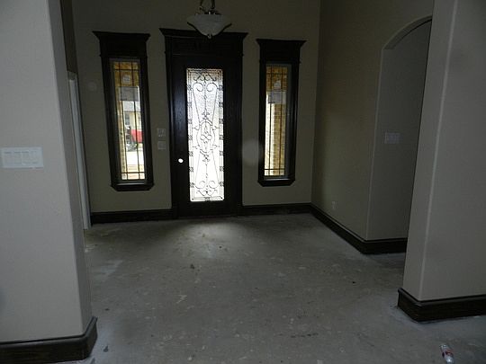 5th image of 122 Germantown Cir