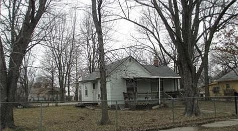 1st image of 704 Niagara St