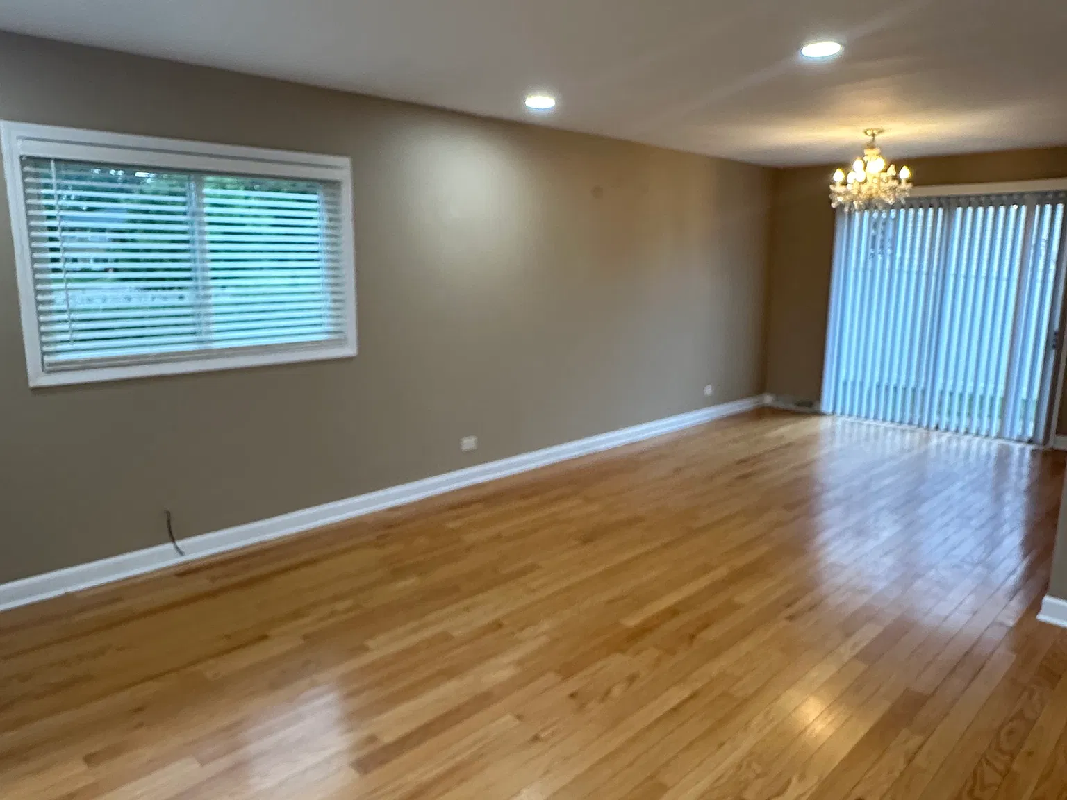3 bed, 1273 sqft, $3,700 — Photo 4