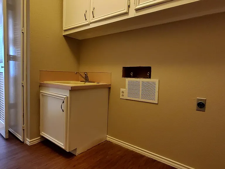 6104 Elmwood Ave — Photo 12