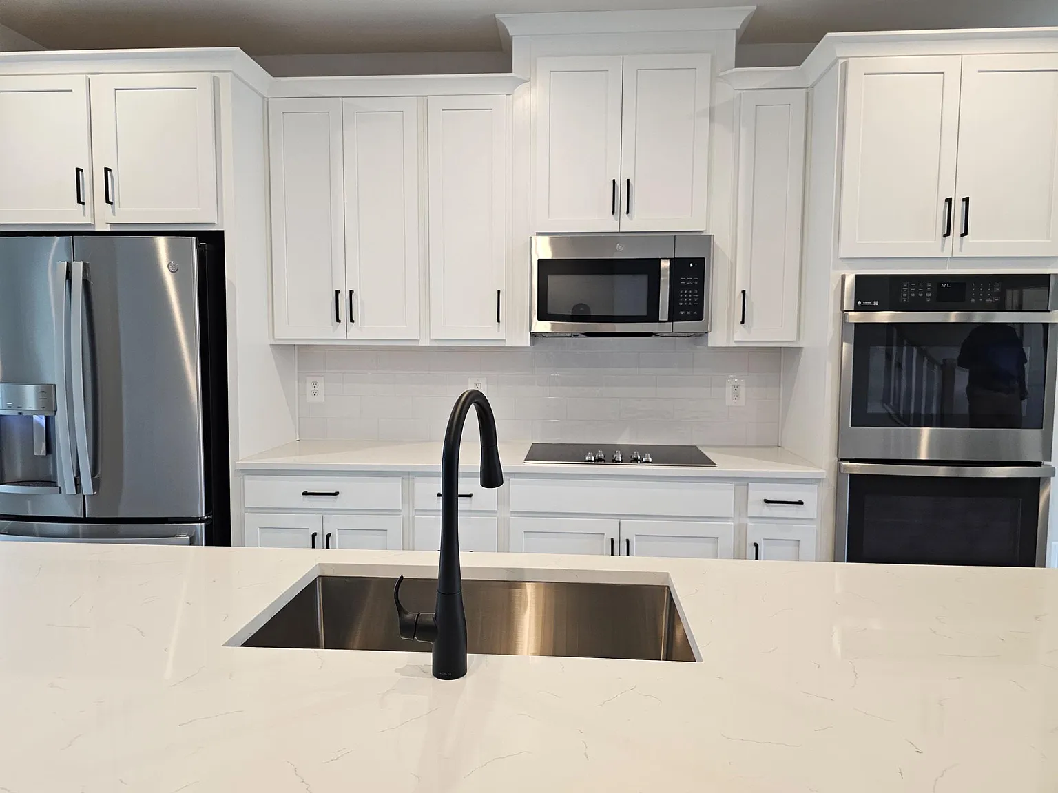 3 bed, 2.5 bath, 2451 sqft, $3,700 — Photo 2
