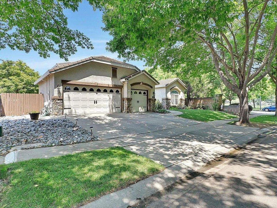 1st image of 2651 Montclair Dr