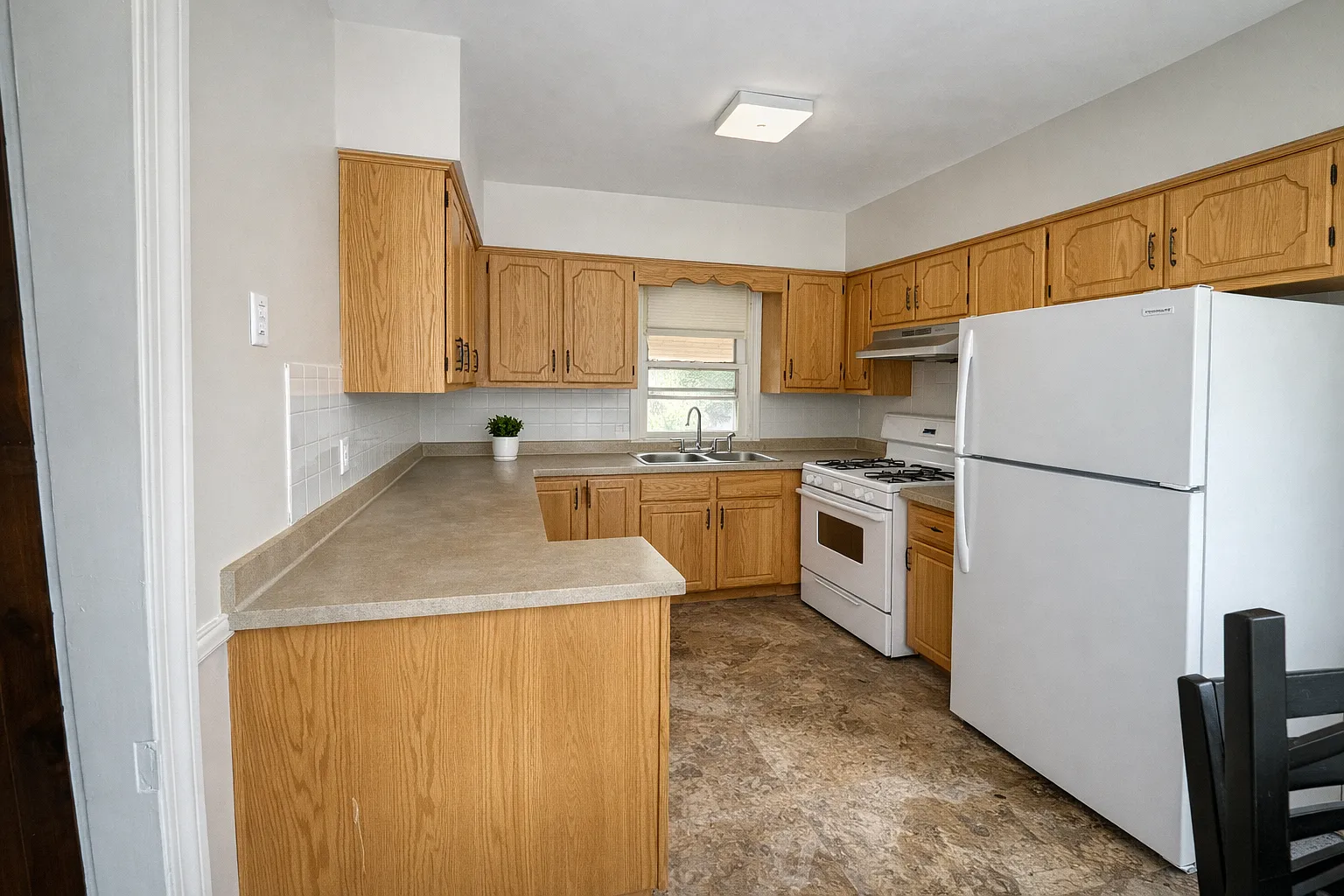 4 bed, $1,300 — Photo 3