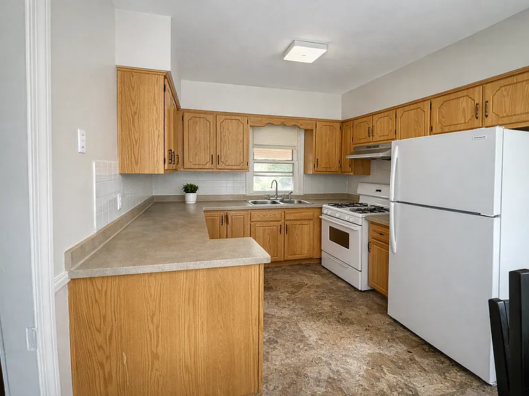 1632 E High Ave — Photo 3